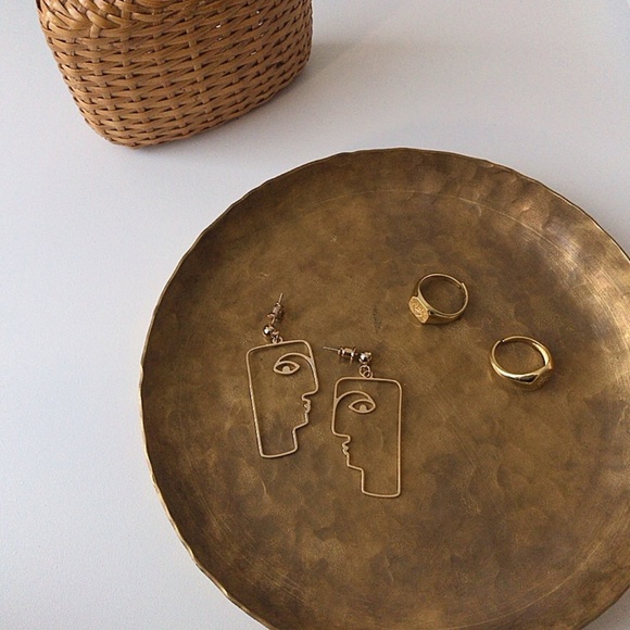 Unique Design//Minimalist Abstract Face Earrings - Picture 6 of 7